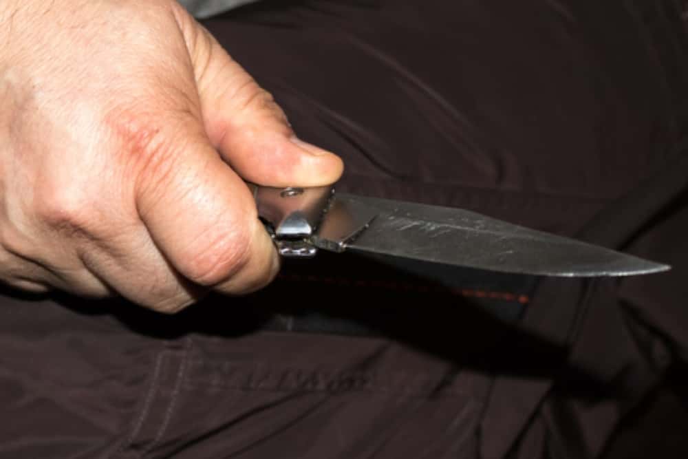 Un bărbat este căutat de polițiștii prahoveni după ce și-a înjunghiat fratele, la Gara de Sud din Ploiești