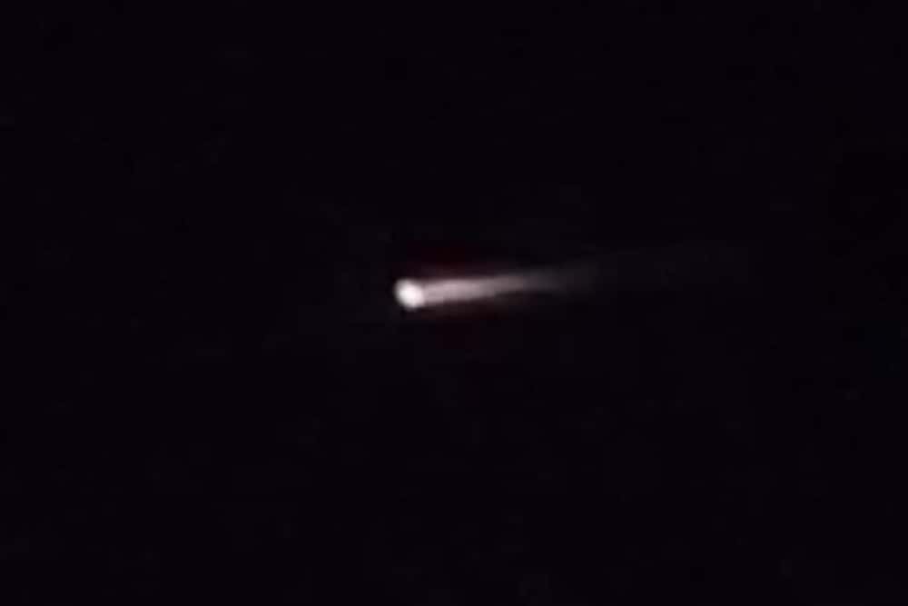 Un meteor sau un satelit ”căzător” pe cerul României? (video)