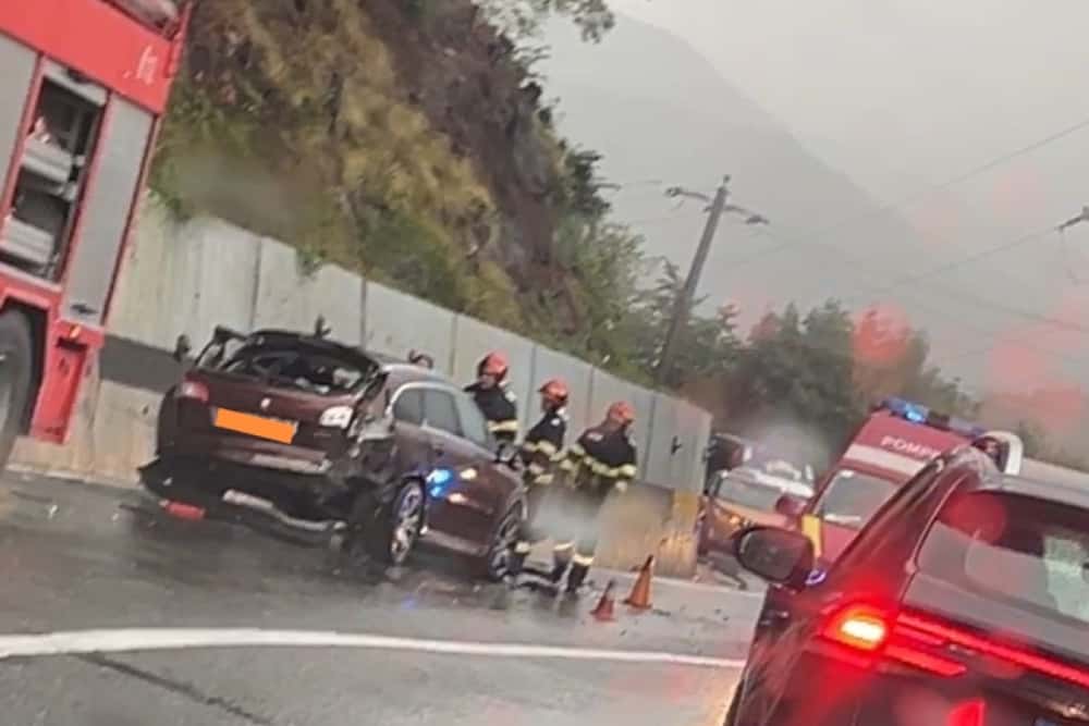 Șoferul unui ansamblu de vehicule a plecat de la locul accidentului produs pe DN1, la Posada. Un copil de cinci ani a fost rănit în urma coliziunii