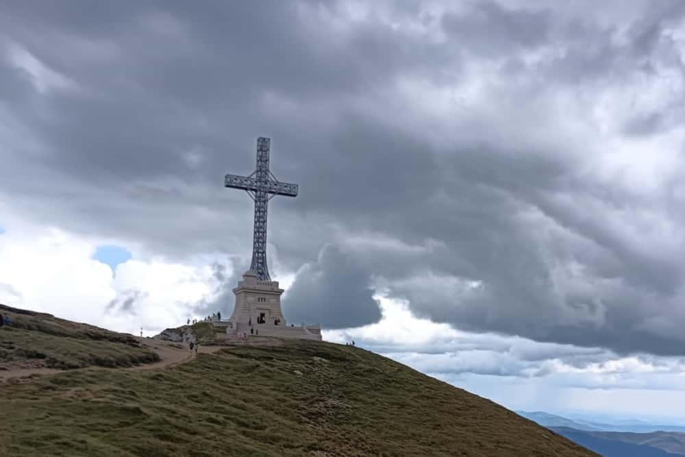 Ceremonie militară și religioasă la Crucea Caraiman, pe 13 septembrie