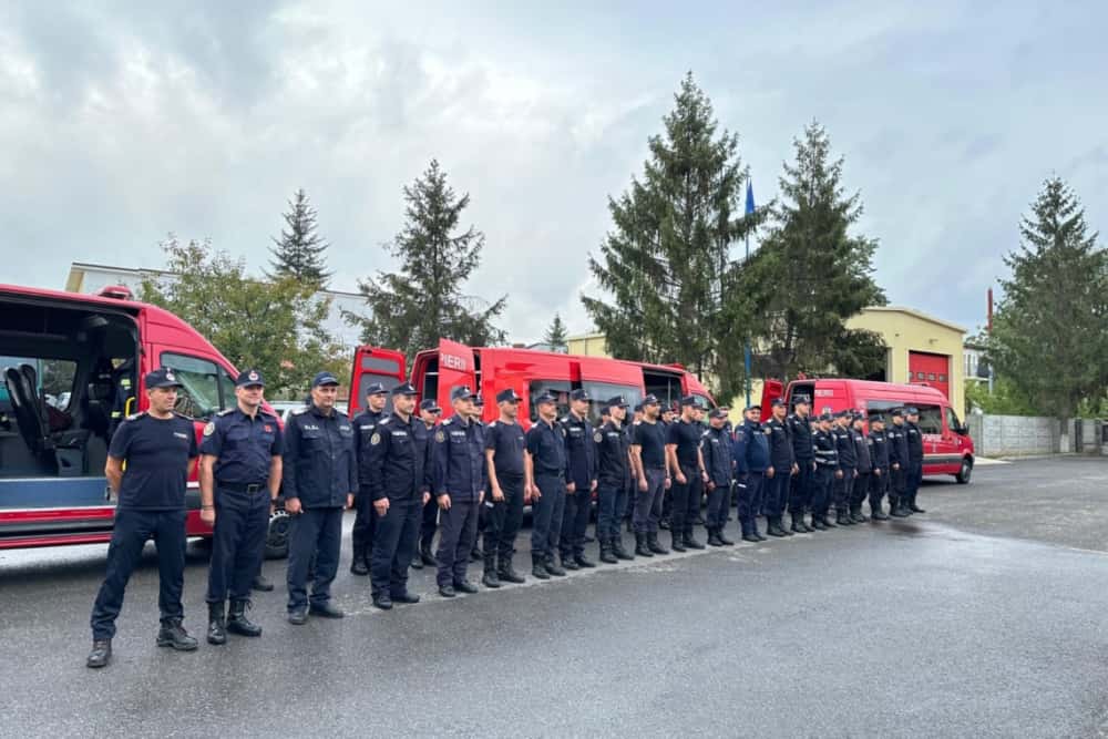 Alți 52 de pompieri prahoveni pleacă în județul Galați. Îi înlocuiesc pe colegii lor din ISU Prahova care au intervenit în ultimele zile în zonele afectate de inundații