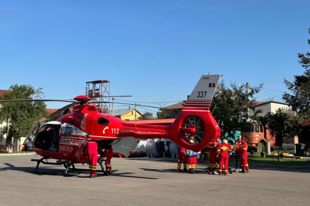Bărbatul care a suferit arsuri grave în explozia din Provița de Jos va fi transferat la un spital din Timișoara. A fost preluat de elicopterul SMURD