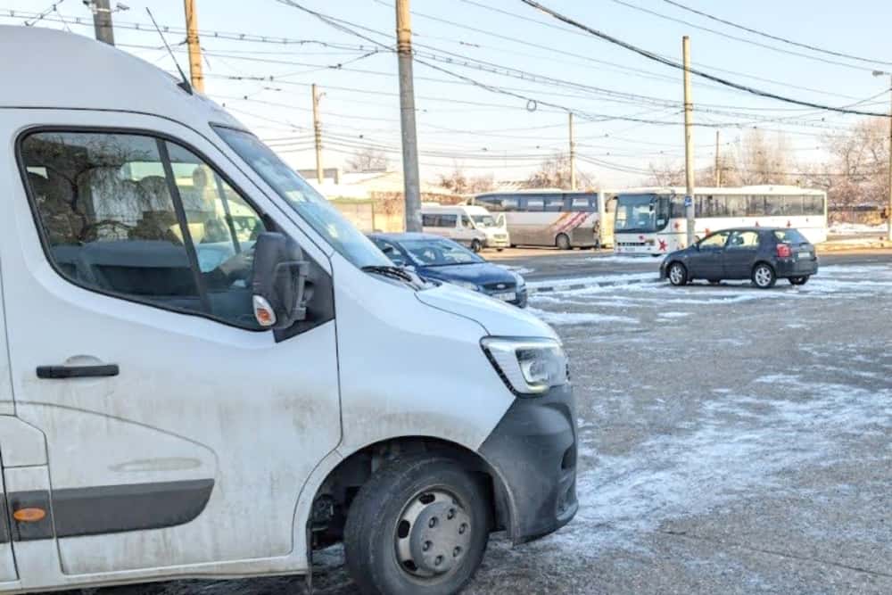 Navetiștii prahoveni nemulțumiți de orarul microbuzelor pot cere schimbarea programului de transport, până la finalul lunii septembrie