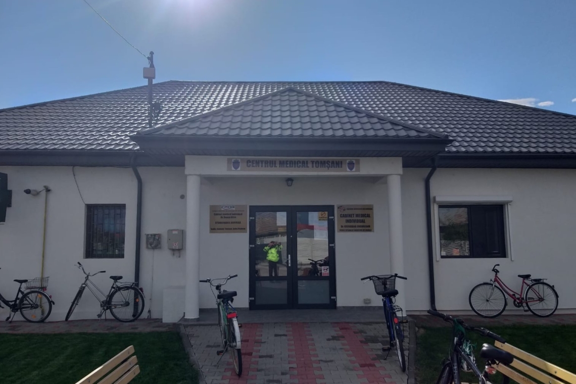 La Tomșani, o clădire dărăpănată a fost consolidată și transformată într-un centru medical modern
