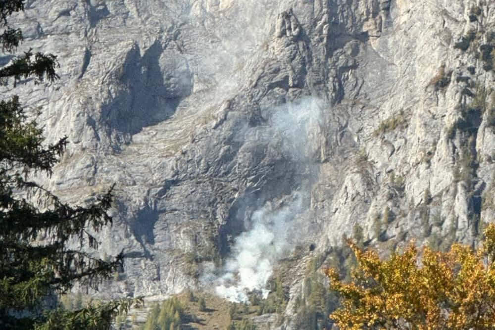 Update/Un nou incendiu de vegetație a izbucnit în Bucegi, pe zona Bușteniului