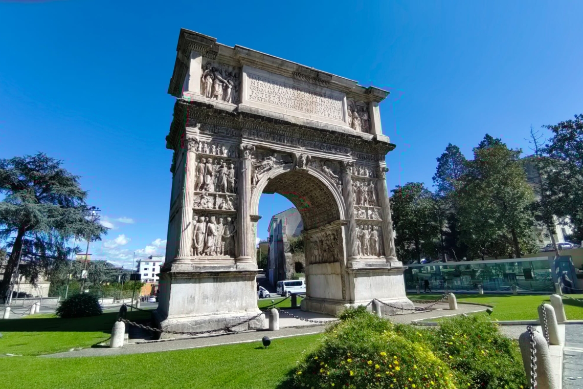 Dacii, și pe Arcul lui Traian din Benevento, un monument care nu este studiat în școlile din România!