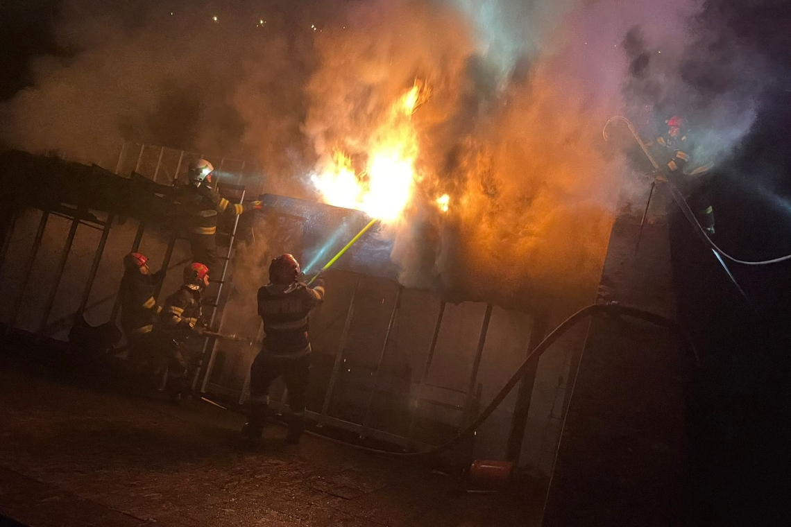 Pompierii au stabilit cauza probabilă a incendiului de la fosta fabrică Dorobanțu din Ploiești