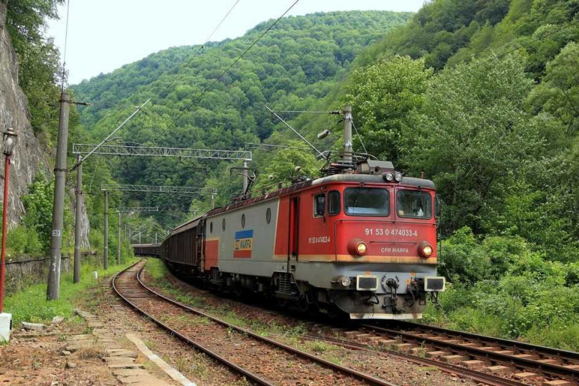 Se înființează Carpatica Feroviar SA, societate de stat urmașă a CFR Marfă