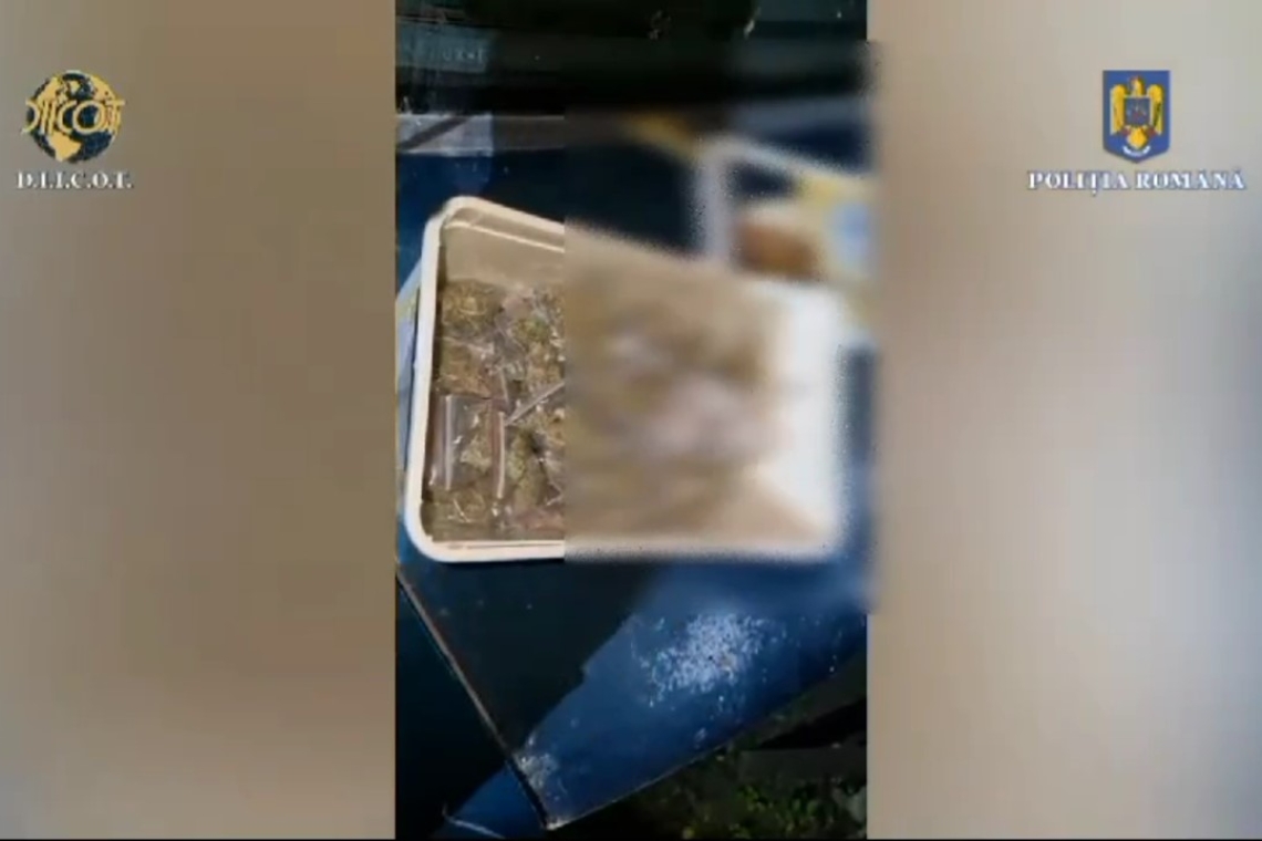 Zeci de persoane, printre care și minori, cercetate de BCCO Ploiești și DIICOT pentru deținere și trafic de droguri