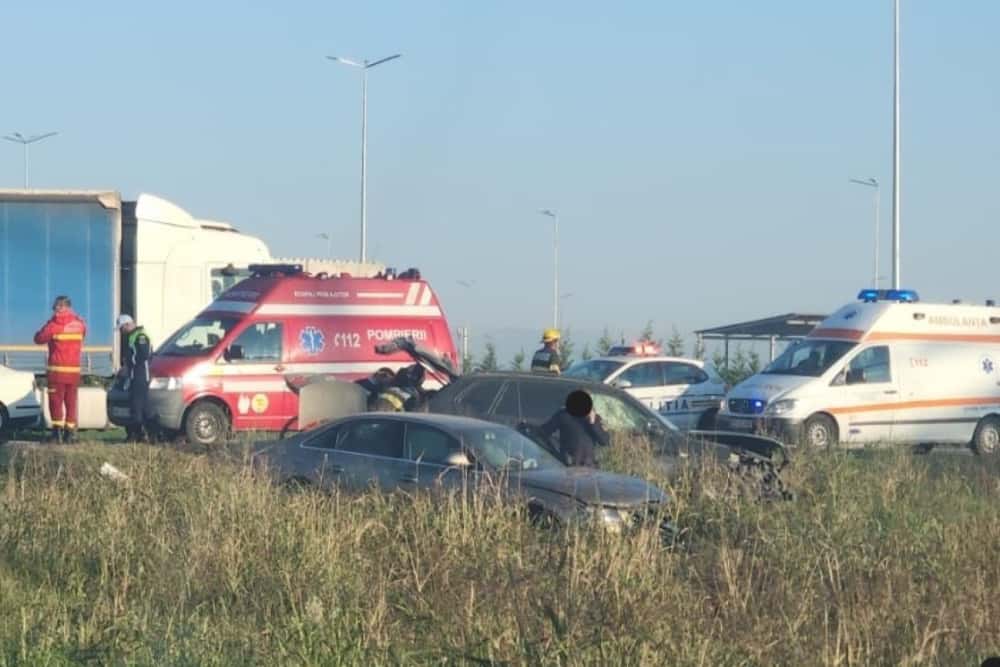 Trei autoturisme au fost implicate într-un accident, în Strejnicu