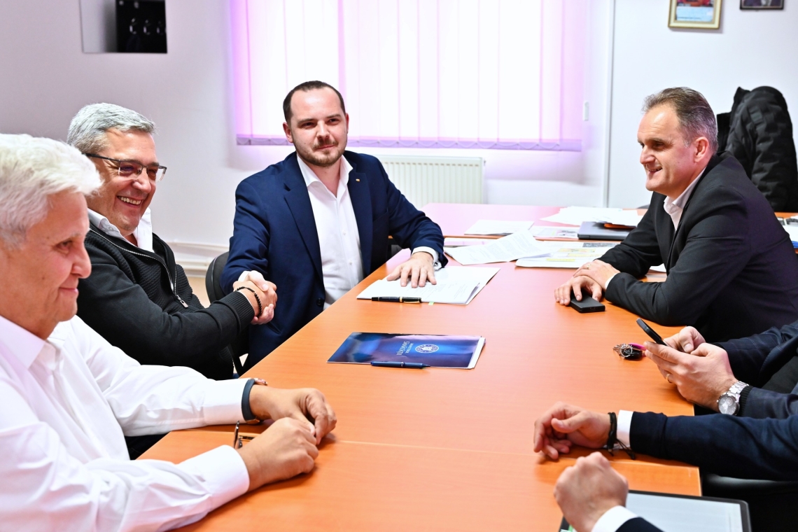 Nou contract de finanțare pentru Spitalul Orășenesc Mizil, semnat de secretarul de stat Alexandru Rogobete și primarul Silviu Negraru