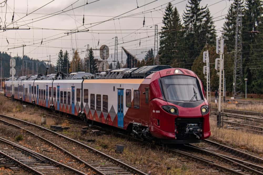Primul tren electric nou, introdus în circulație de CFR Călători, va opri și în Ploiești Vest