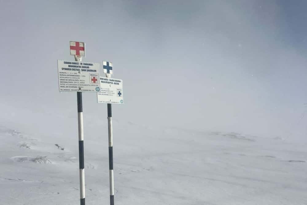 Salvamont Prahova atenționează asupra riscului producerii de avalanșe, în zona montană înaltă. Traseele sunt închise la altitudini mari