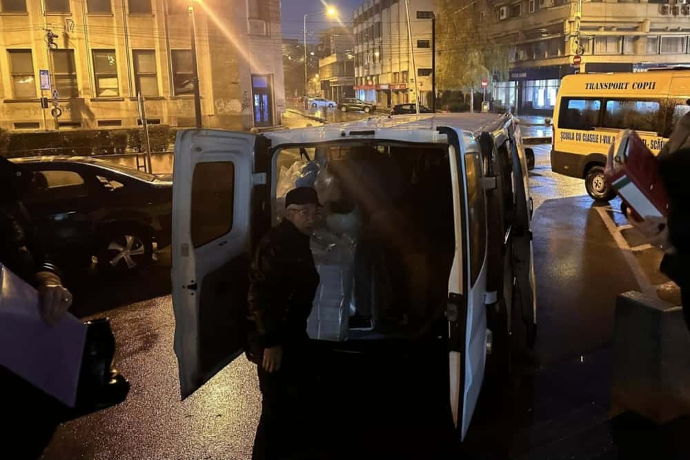 Buletinele de vot pentru parlamentare - preluate cu noaptea-n cap de reprezentanții secțiilor de votare din județul Prahova