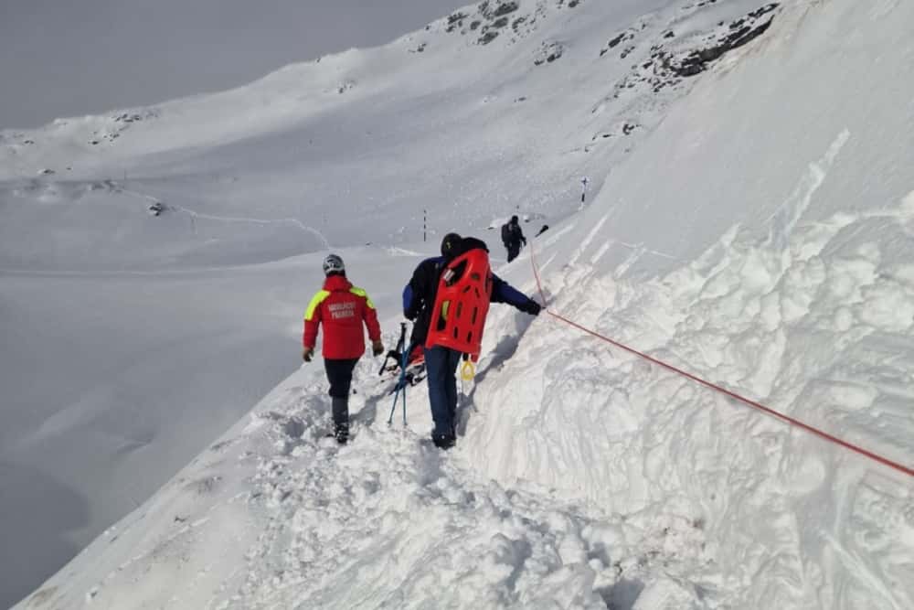 Incredibil! Șapte adulți și cinci copii din Constanța au cerut ajutorul salvamontiștilor ca să ajungă la telecabina Babele!