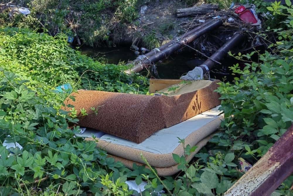 Ești ploieștean și vrei să scapi GRATUIT de deșeurile voluminoase, înainte de Crăciun? Nu le mai arunca pe Dâmbu!