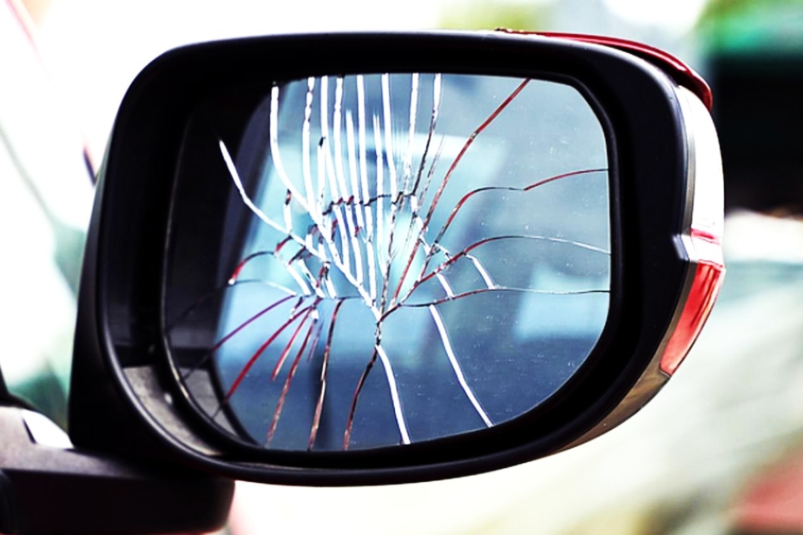 Distrugătorul de oglinzi retrovizoare din Băicoi, prins de polițiști și reținut!