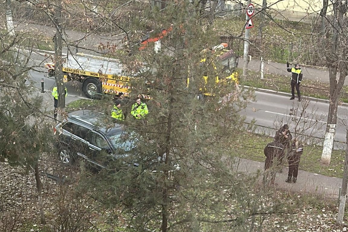 Update/ Un tânăr de 23 de ani a ajuns la spital, după un accident produs pe strada Cameliei din Ploiești