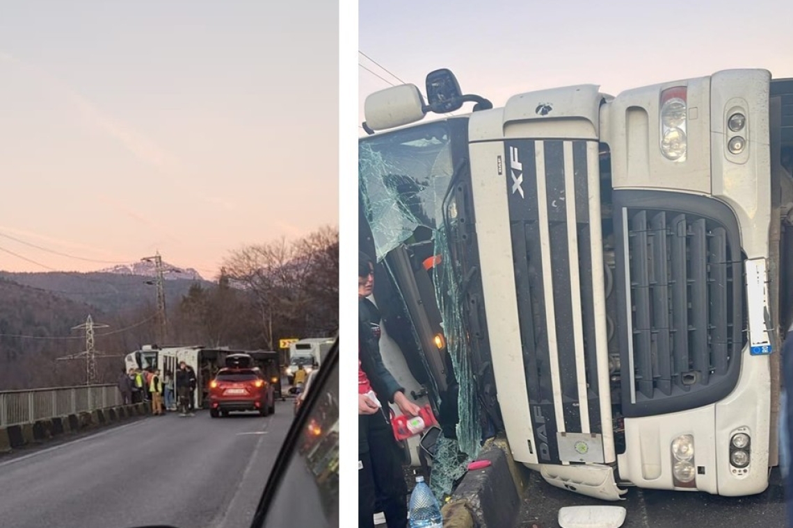 Update/ Un camion s-a răsturnat pe DN1, în zona Posada. Trafic restricționat pe sensul de coborâre