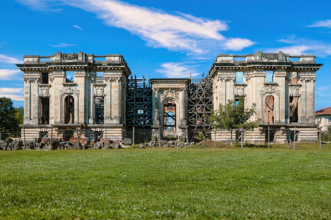 Clădire emblematică a Prahovei și monument istoric, Palatul ”Micul Trianon” din Florești va fi consolidat și restaurat