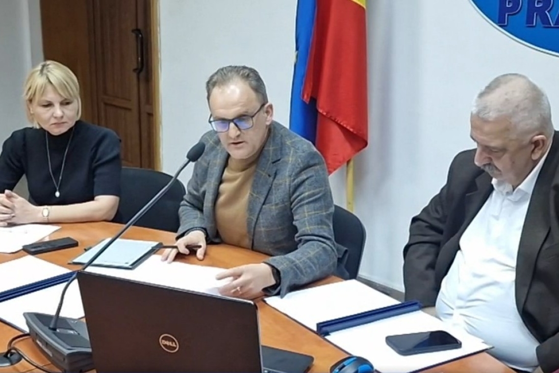 Proiect comun Consiliul Județean – Inspectoratul Școlar pentru educația copiilor prahoveni din grupuri dezavantajate. Printre aceștia se află și minorii cu părinții plecați în afara țării