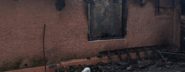 Locuitorii din Ariceștii Rahtivani fac un apel umanitar pentru sprijinirea familiei cu doi copii rămasă fără casă în urma unui incendiu