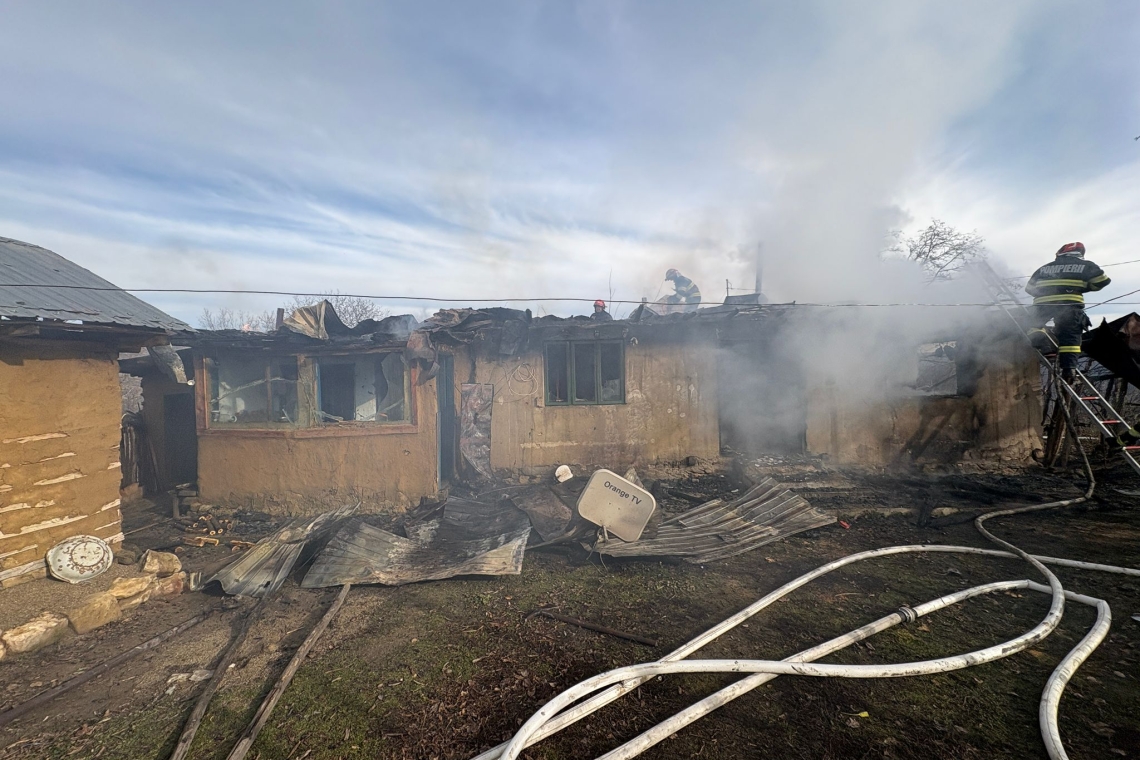 Un bărbat de 70 de ani, din comuna Salcia, a murit într-un incendiu care i-a cuprins locuința