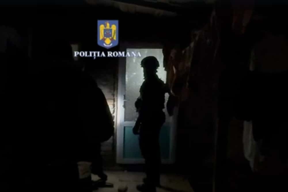 Suspecți de tâlhărie calificată din comuna Berceni, călcați de mascați. Ar fi intrat într-o locuință cu cagule pe față și au sustras bani