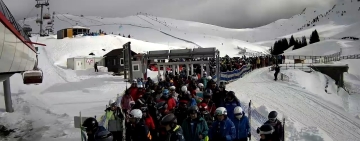 Avalanșă de schiori pe pârtiile din Sinaia, de Ziua Unirii Principatelor