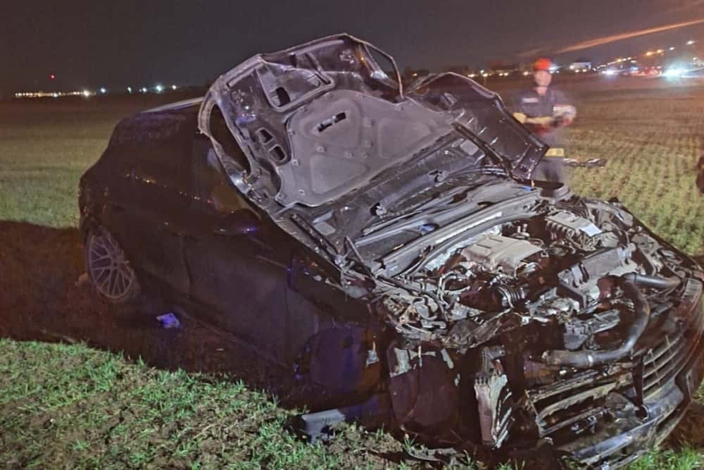 Accident în Strejnicu/ A scăpat cu viață după ce autoturismul s-a făcut praf!
