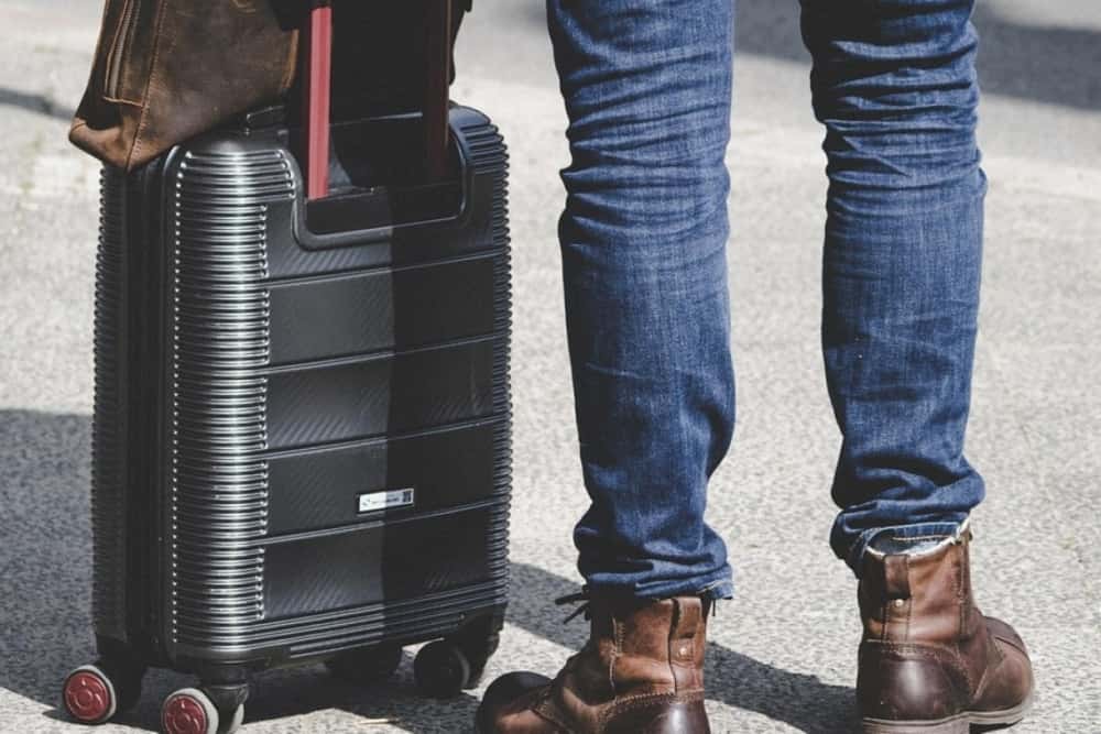 Un sinăian a furat mai multe bagaje de la recepția unui hotel din stațiunea de pe Valea Prahovei