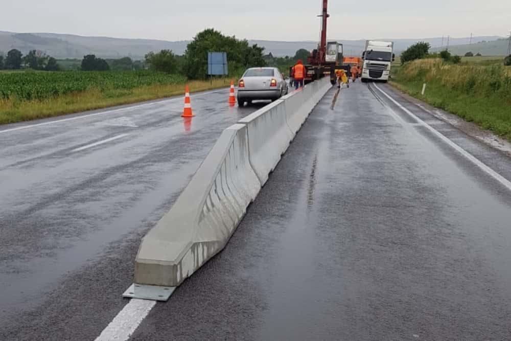 După ultimele accidente mortale de pe DN1B, la Valea Călugărească se montează separatoare din beton pe mai multe sectoare