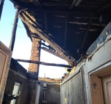 O familie din Colceag a rămas fără acoperiș deasupra capului, în plină iarnă. Cum îi putem ajuta?