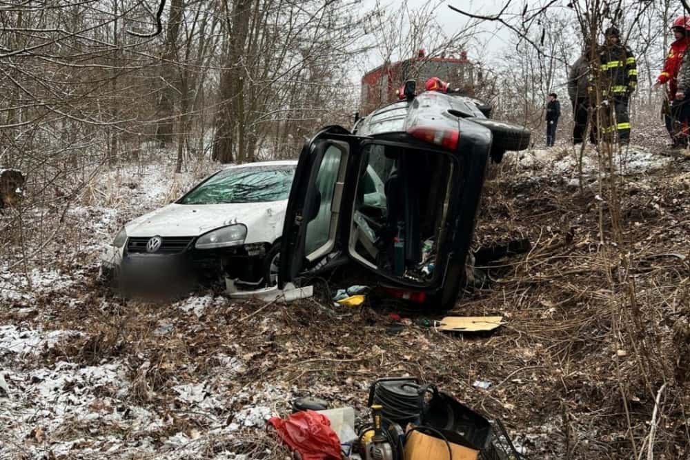 Două autoturisme au fost implicate într-o coliziune, în Plopeni 