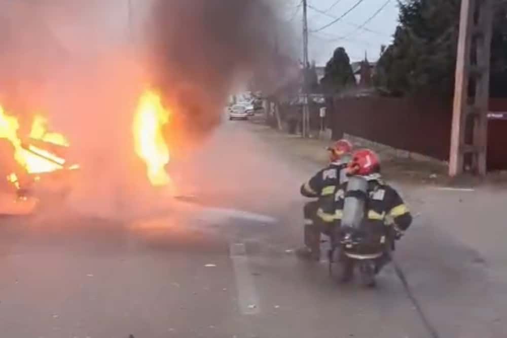 Autoturism cuprins de flăcări în comuna Păulești