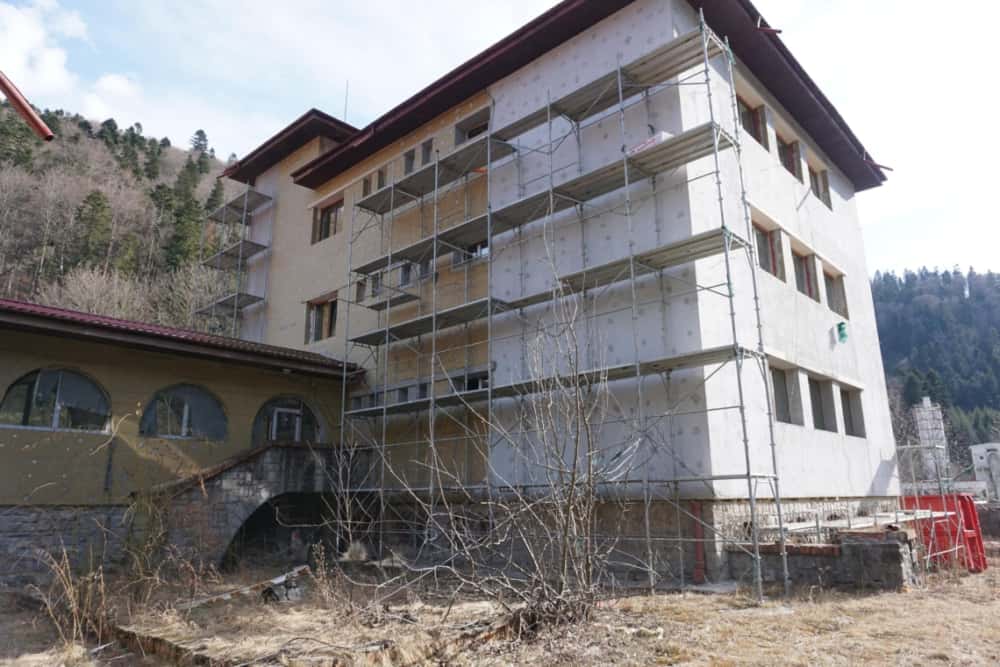 Lucrările de la Spitalul de Ortopedie Azuga, o piatră de încercare pentru orașul de pe Valea Prahovei