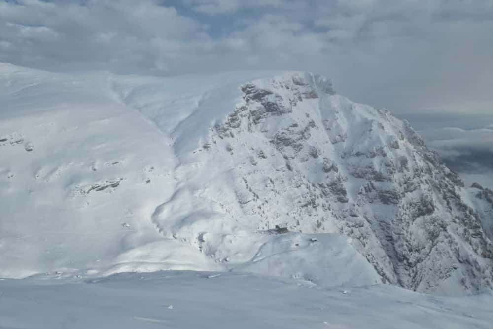 Salvamont Prahova: Risc însemnat de avalanșe în Bucegi. Nu vă aventurați pe traseele montane de altitudine!