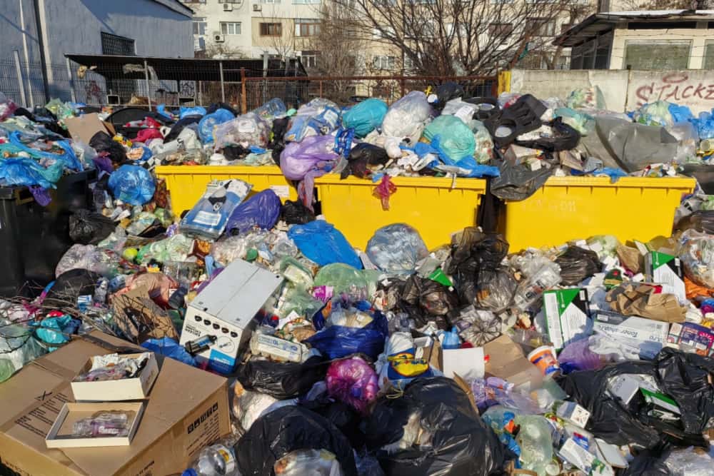 Gunoi și circ! Consiliul Local Ploiești a votat revocarea ieșirii din ADI Deșeuri și de încheiere a unui nou contract de salubritate