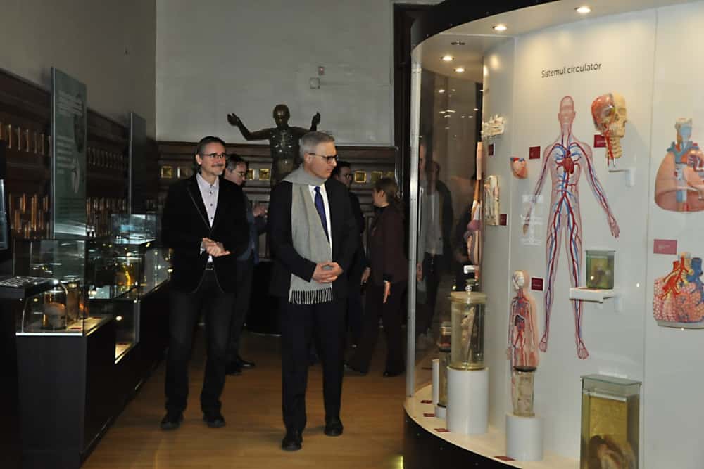 Ambasadorul Franței a vizitat Muzeul Omului din Ploiești. Ce a scris în Cartea de Onoare