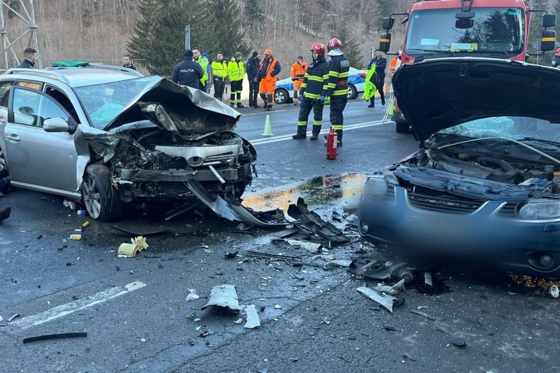 UPDATE/ Trafic blocat pe DN1, la ieșirea din Predeal spre Azuga, în urma unui accident cu patru răniți
