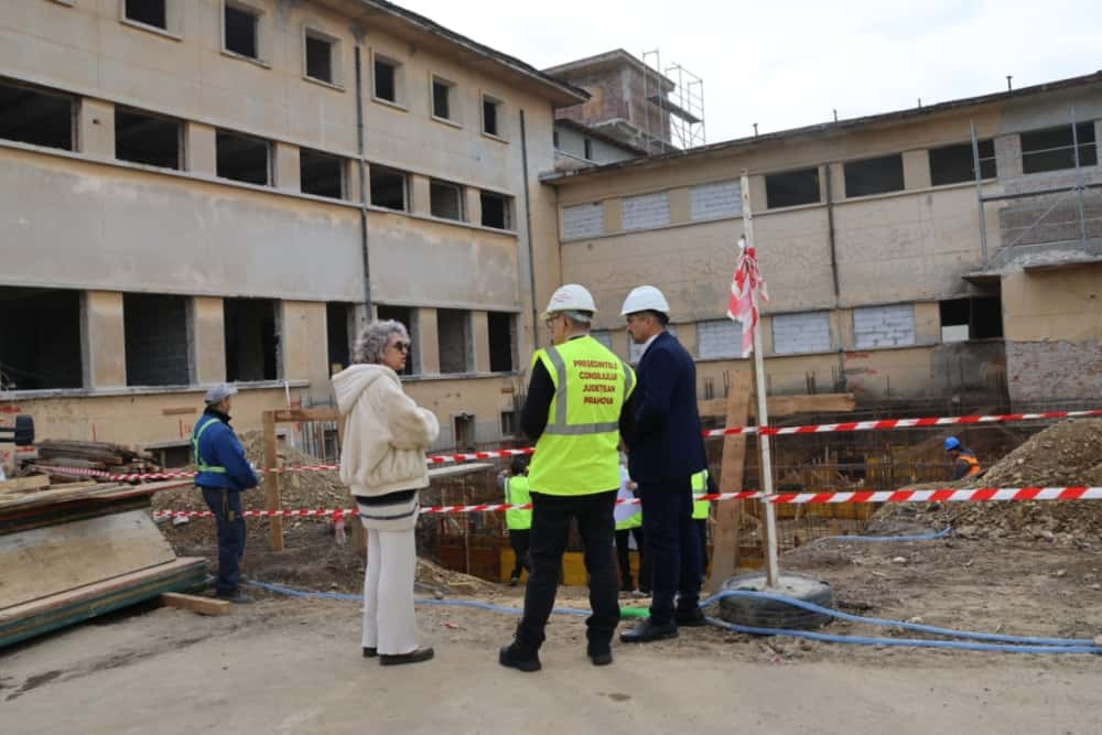 Un corp al spitalului Buna Vestire din Ploiești, în plină reabilitare și consolidare. Președintele CJ Prahova, Virgiliu Nanu, urmărește îndeaproape lucrările