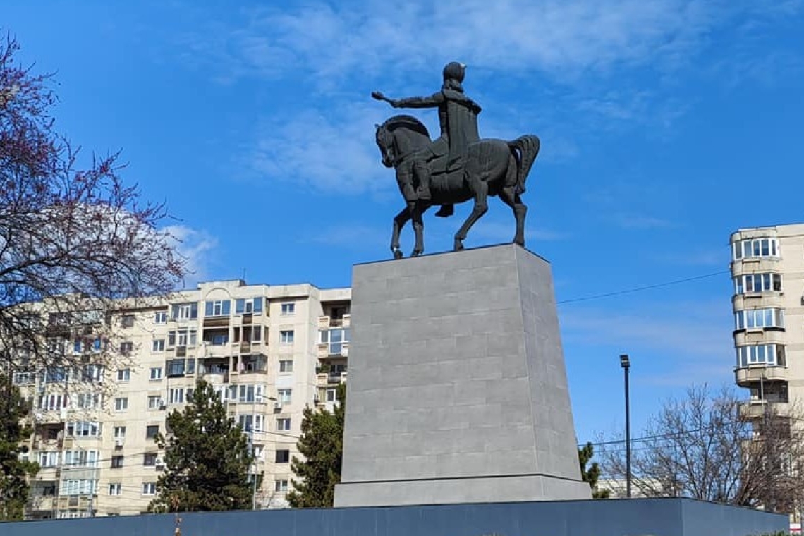 Simbol al Ploieștiului, statuia lui Mihai Viteazul și-a recăpătat strălucirea în istoria de secole a orașului