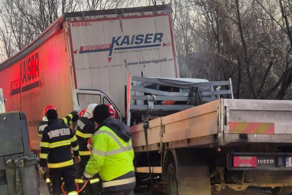 UPDATE/ Accident pe DN1, în Sinaia. Un șofer încarcerat se zbate între viață și moarte