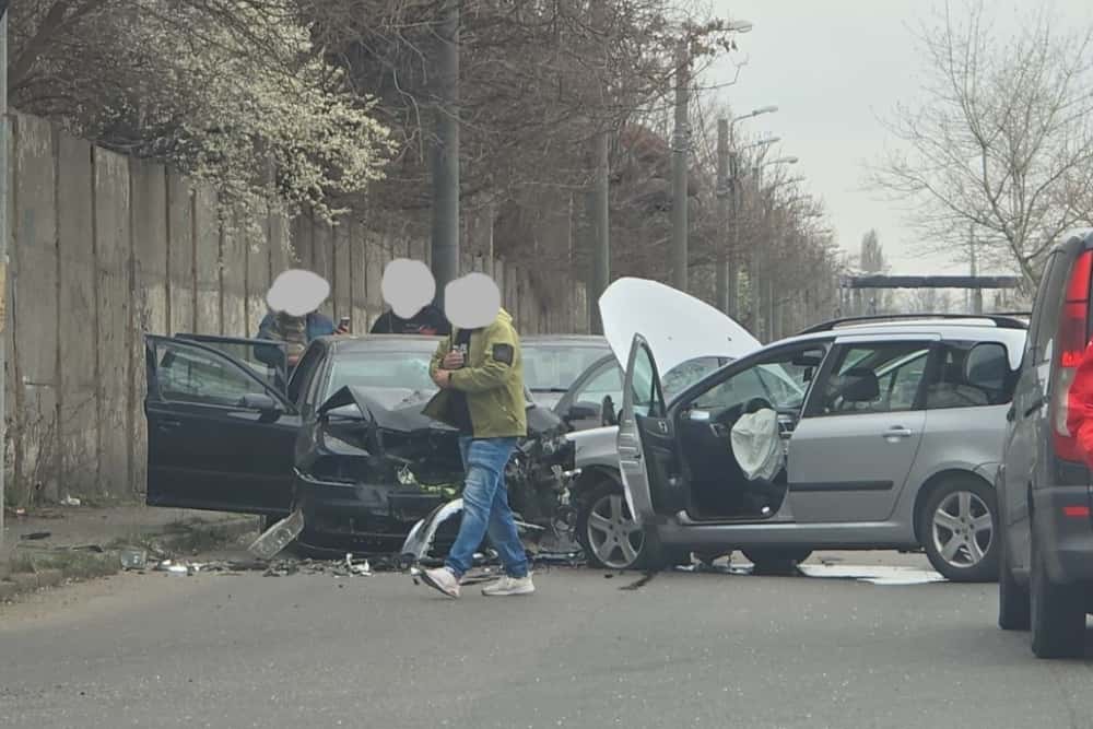 Patru răniți, doi copii și două femei, au ajuns la spital în urma unui accident rutier produs în Ploiești