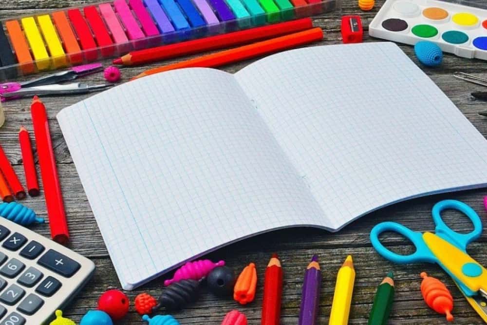 Rechizite școlare și cadouri de 1 iunie și Crăciun, pentru preșcolarii și elevii din Filipeștii de Pădure