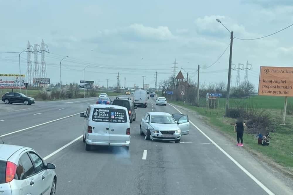 Coliziune între un autoturism și o autoutilitară, pe DN1, în zona Băicoi