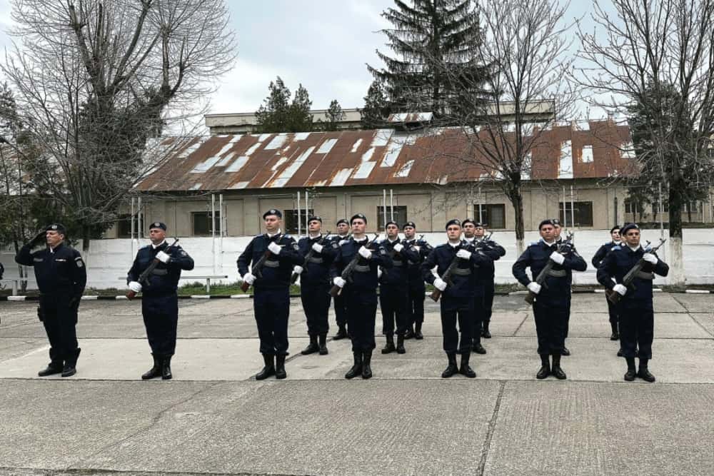 Jandarmii încadrați din sursă externă la Gruparea Mobilă Ploiești au depus jurământul