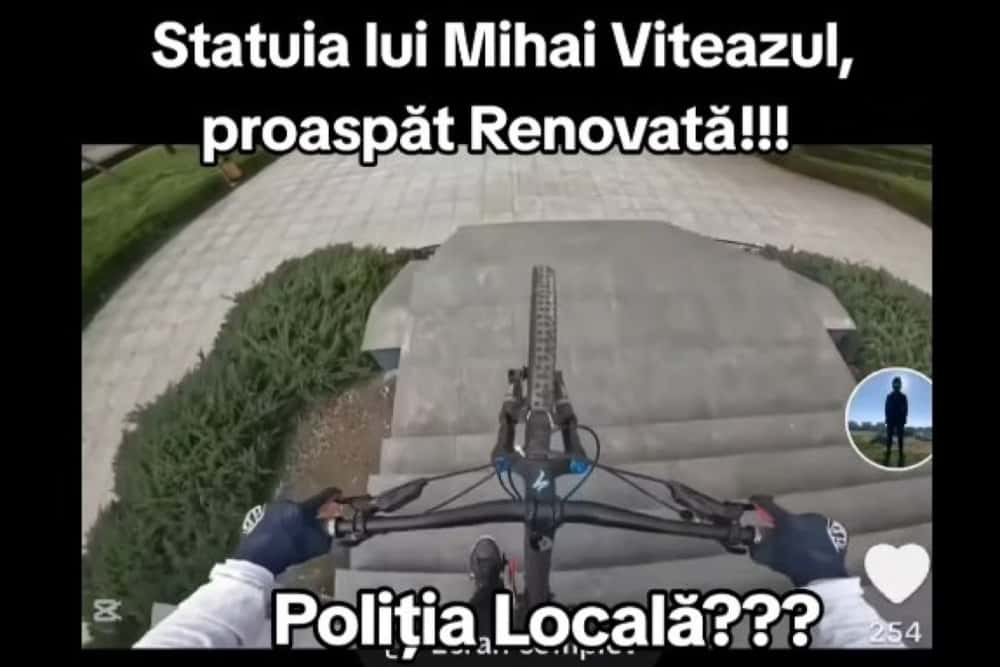 Bicicliștii - călare pe scările statuii lui Mihai Viteazul, abia refăcute! Avem Poliție Locală?