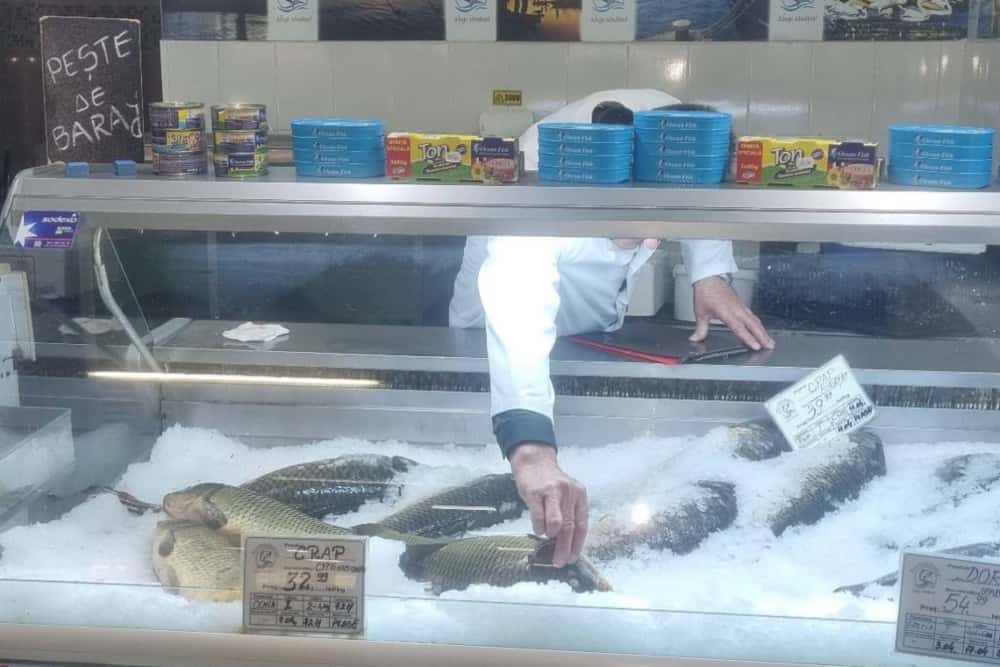 Mii de controale la magazinele alimentare: produse expirate, spații neigienizate