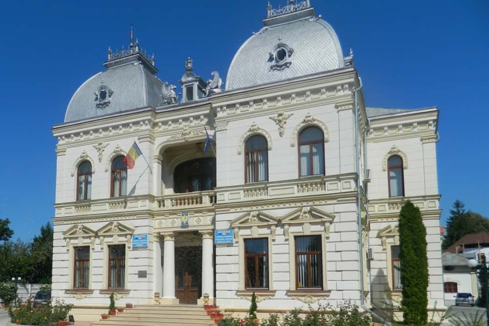 Suspiciuni de falsificare a unor autorizații de construire, la Primăria Câmpina. Ce spune primarul Irina Mihaela Nistor